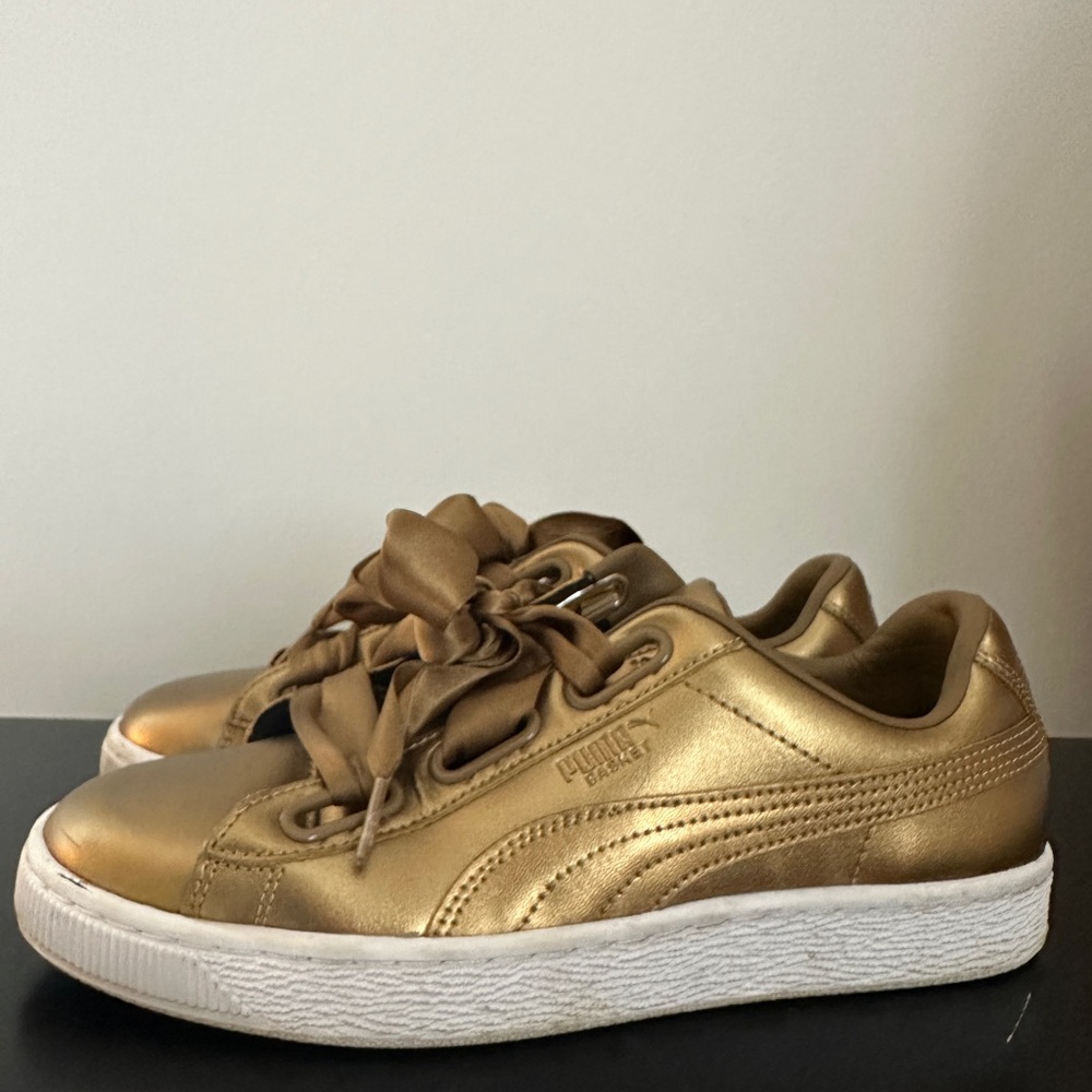 Puma basket heart luxe retro gold sneaker size 8.5 worn once